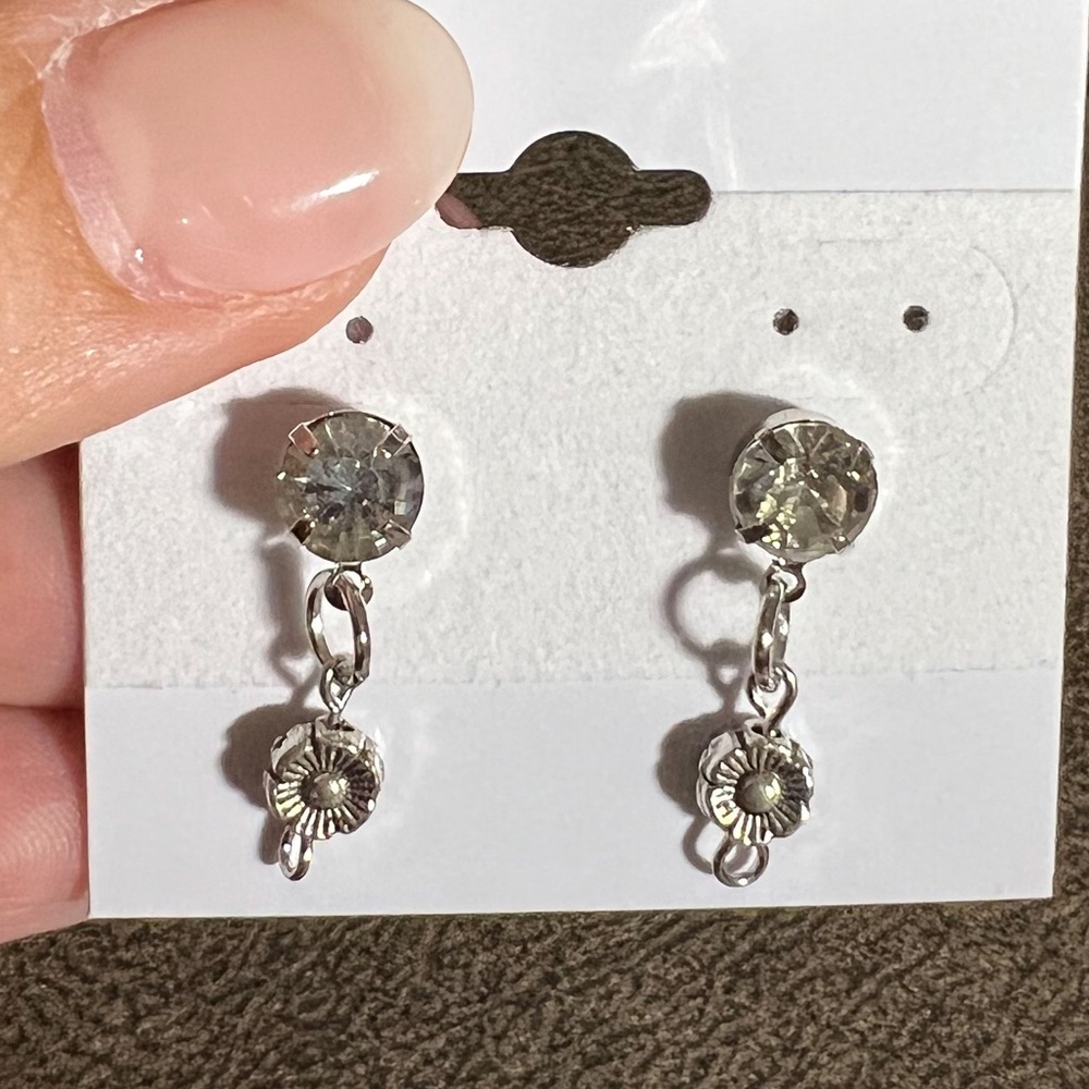 Diamond & Daisy posts - Picture 1 of 1